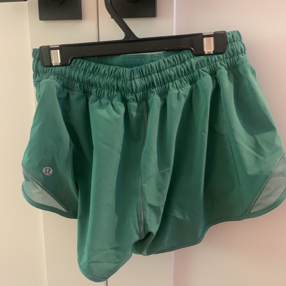 Lululemon shorts, size 4, with liner - Picture 2 of 4